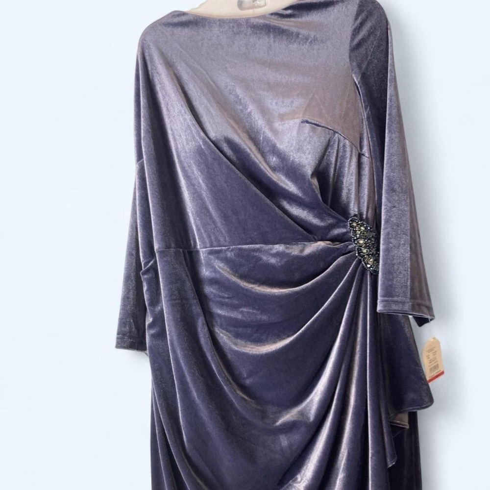 Oleg Cassini Navy velvet maxi dress with beaded detail and long sleeves 20W nwt
